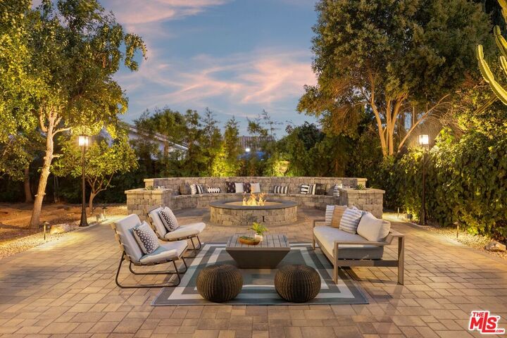 22910 Collins St  Woodland Hills CA 91367 photo