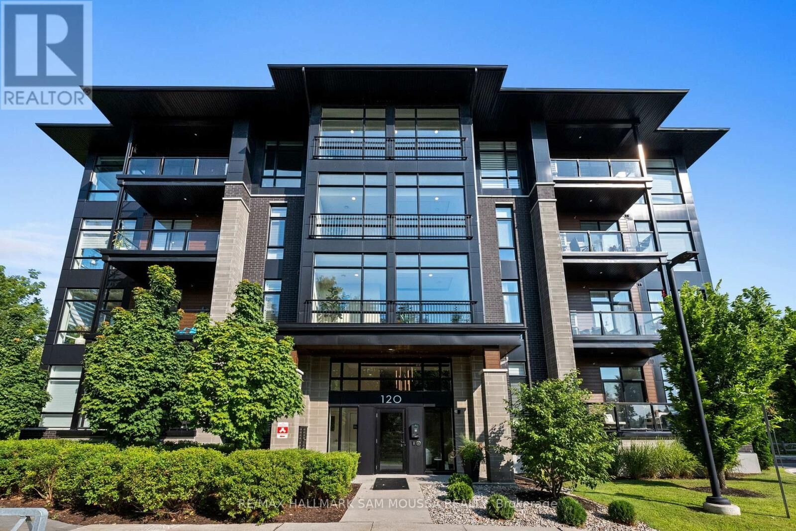 Property Photo:  120 Cortile Private 101  ON K1V 2S8 