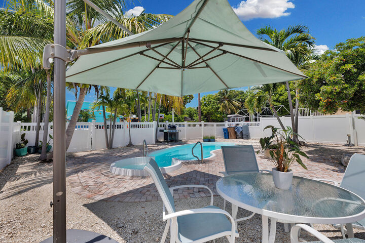 Property Photo:  16 Janet Place  FL 33037 