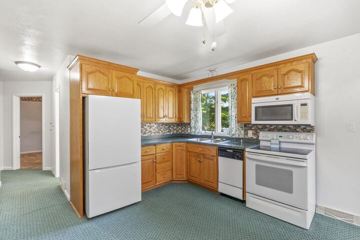 Property Photo: 3715 Laurinda Drive IA 50613