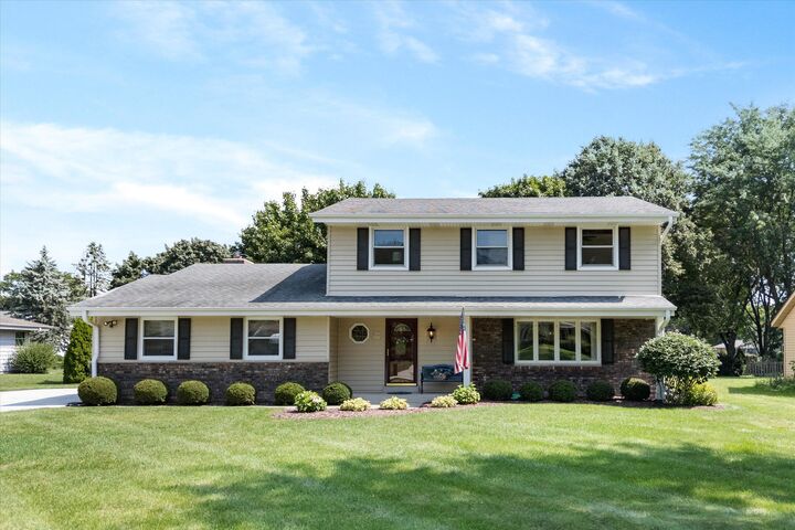 W223n2276 Meadowood Ln  Pewaukee WI 53186 photo