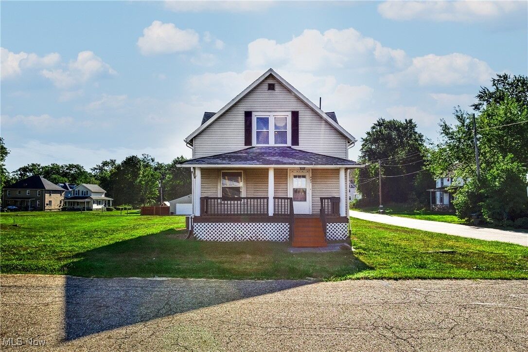 Property Photo:  407 N Liberty Avenue  OH 44601 