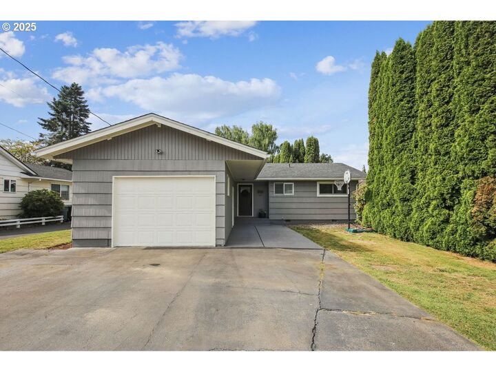 Property Photo:  3319 Pine St  WA 98632 