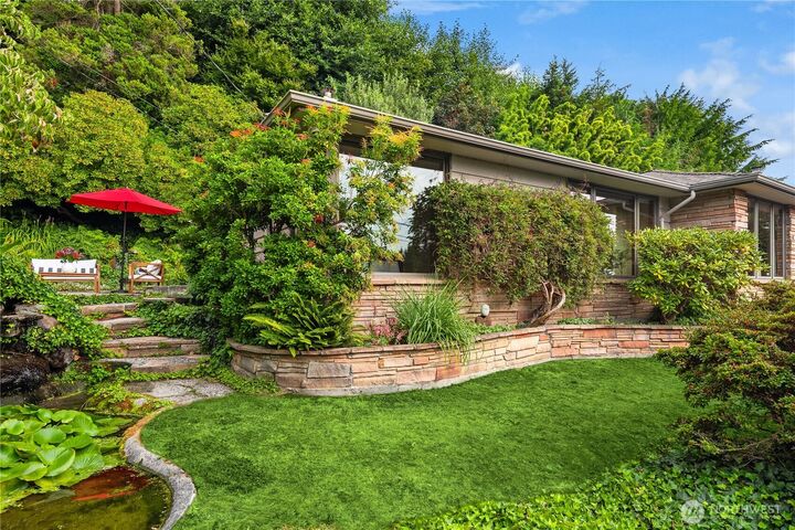 Property Photo:  2650  Perkins Lane  W  WA 98199 