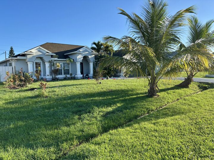 Property Photo: 981 SW McComkle Avenue FL 34953