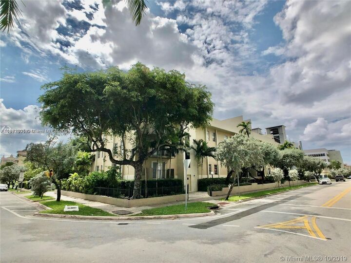 110 Salamanca Ave 207  Coral Gables FL 33134 photo
