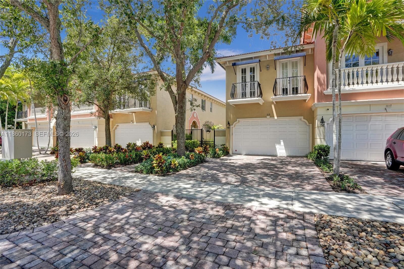 Property Photo:  1115 NE 14th Ave  FL 33304 