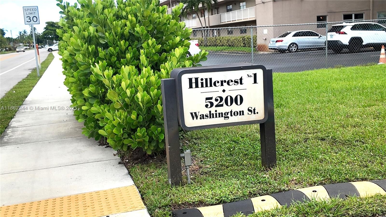 Property Photo: 5200 Washington St 302 FL 33021