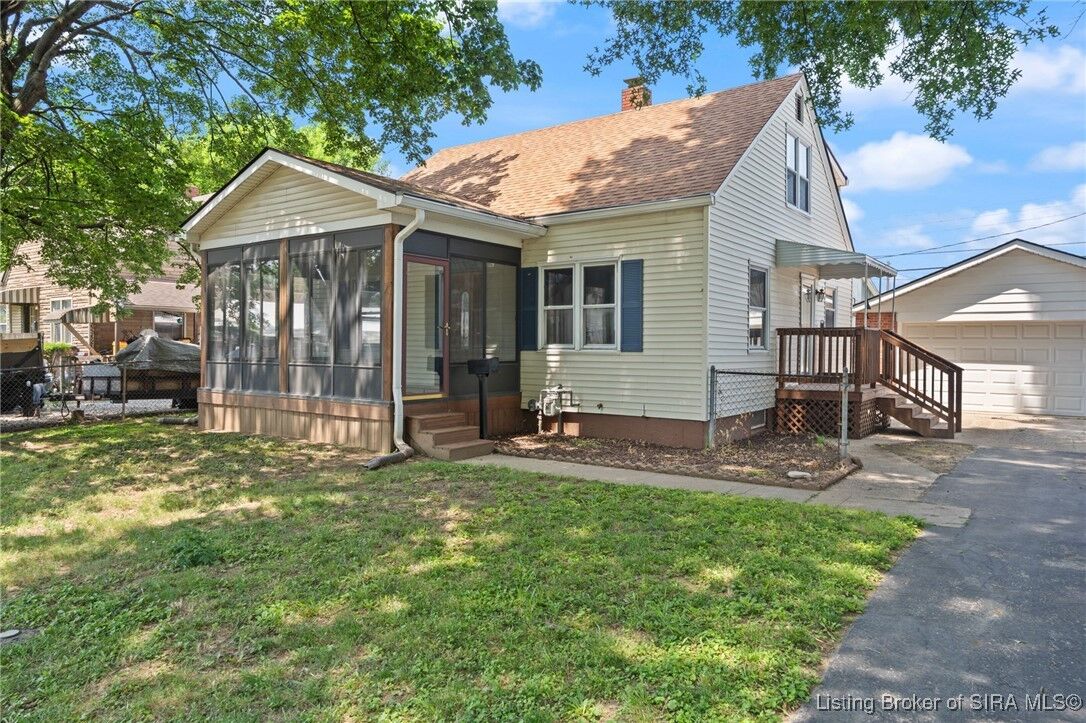 Property Photo:  425 Andalusia Avenue  IN 47129 