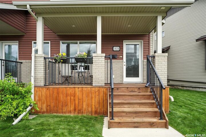 Property Photo:  1026 Willowgrove Crescent  SK S7W 0H7 