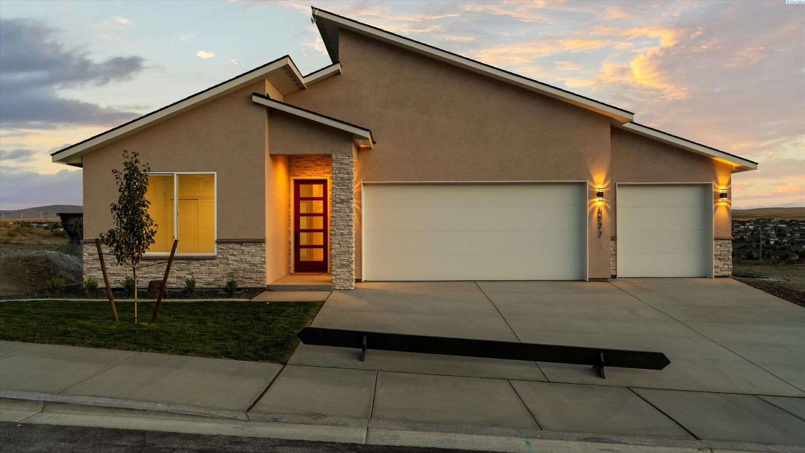 Property Photo:  6677 W 27th Ave  WA 99338 