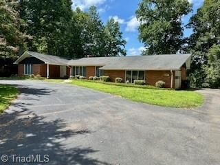 Property Photo:  3160 Shaftesbury Lane  NC 27105 