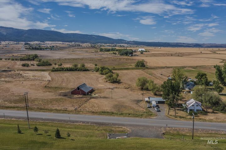 Property Photo:  196 Highway 95 North  ID 83530 