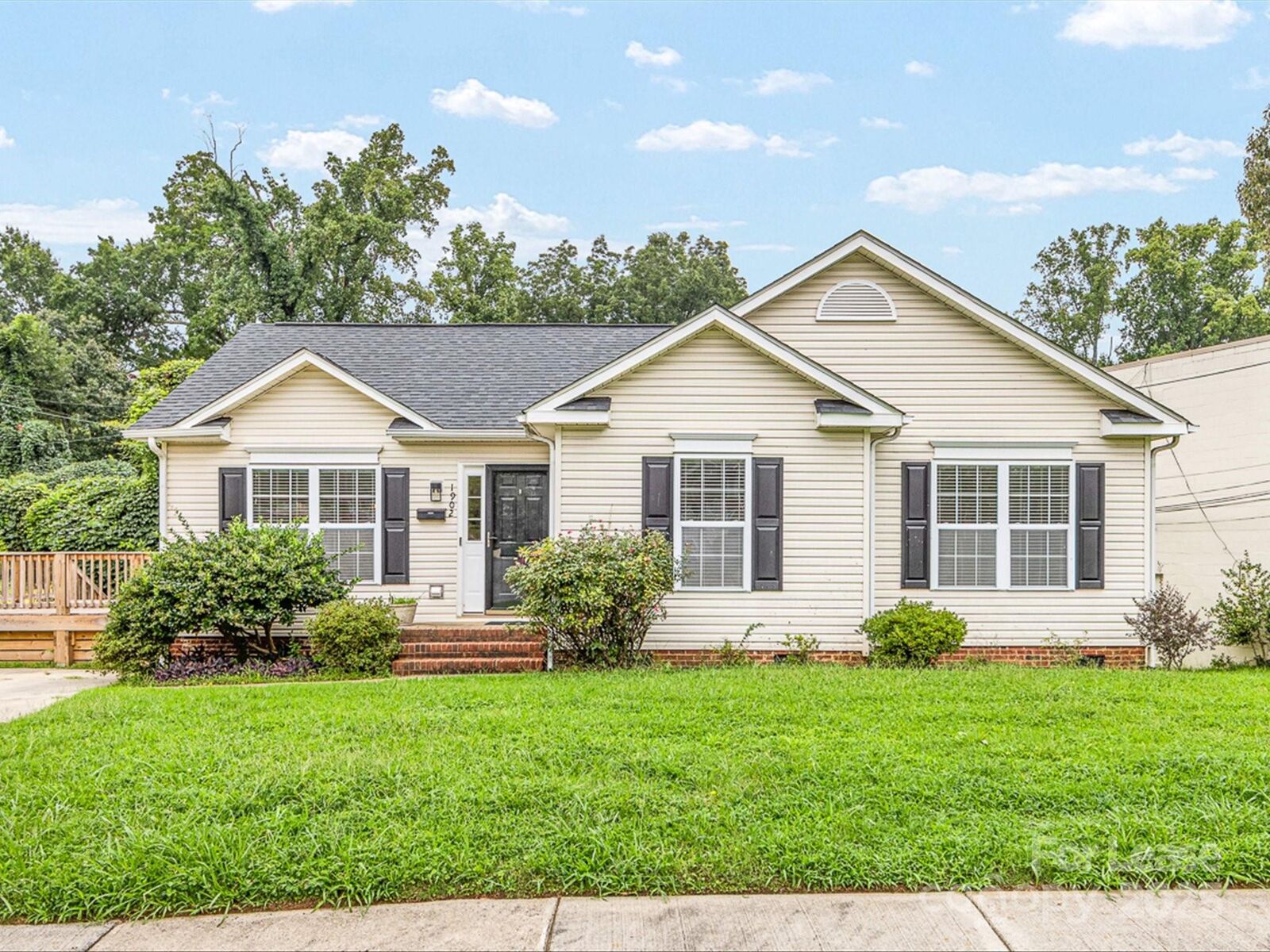 Property Photo: 1902 Baxter Street NC 28204