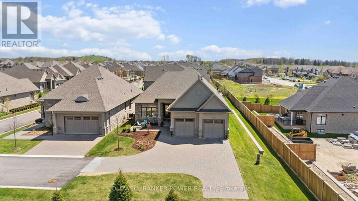 Property Photo: 1710 Ironwood Road 21 ON N6K 0G9