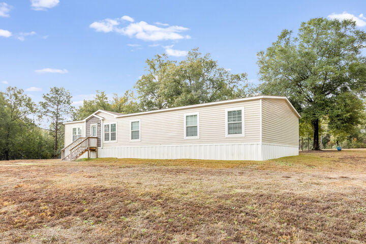 Property Photo: 6224 Old River Road FL 32531