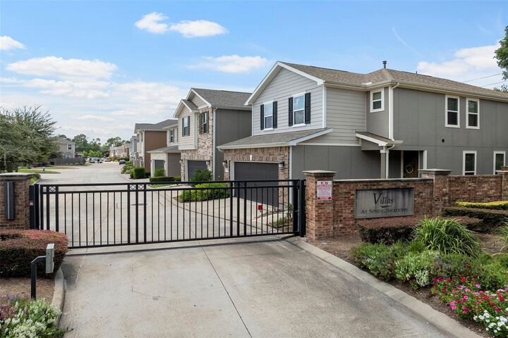 Property Photo: 10203 Pinewood Fox Drive TX 77080