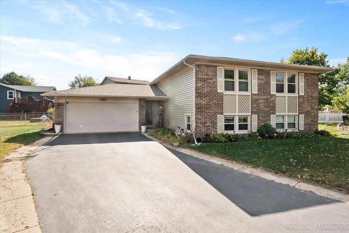 Property Photo: 797 Geneva Circle IL 60007