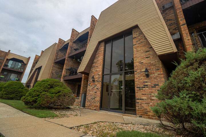 7314 Blackstone Avenue 30  Justice IL 60458 photo