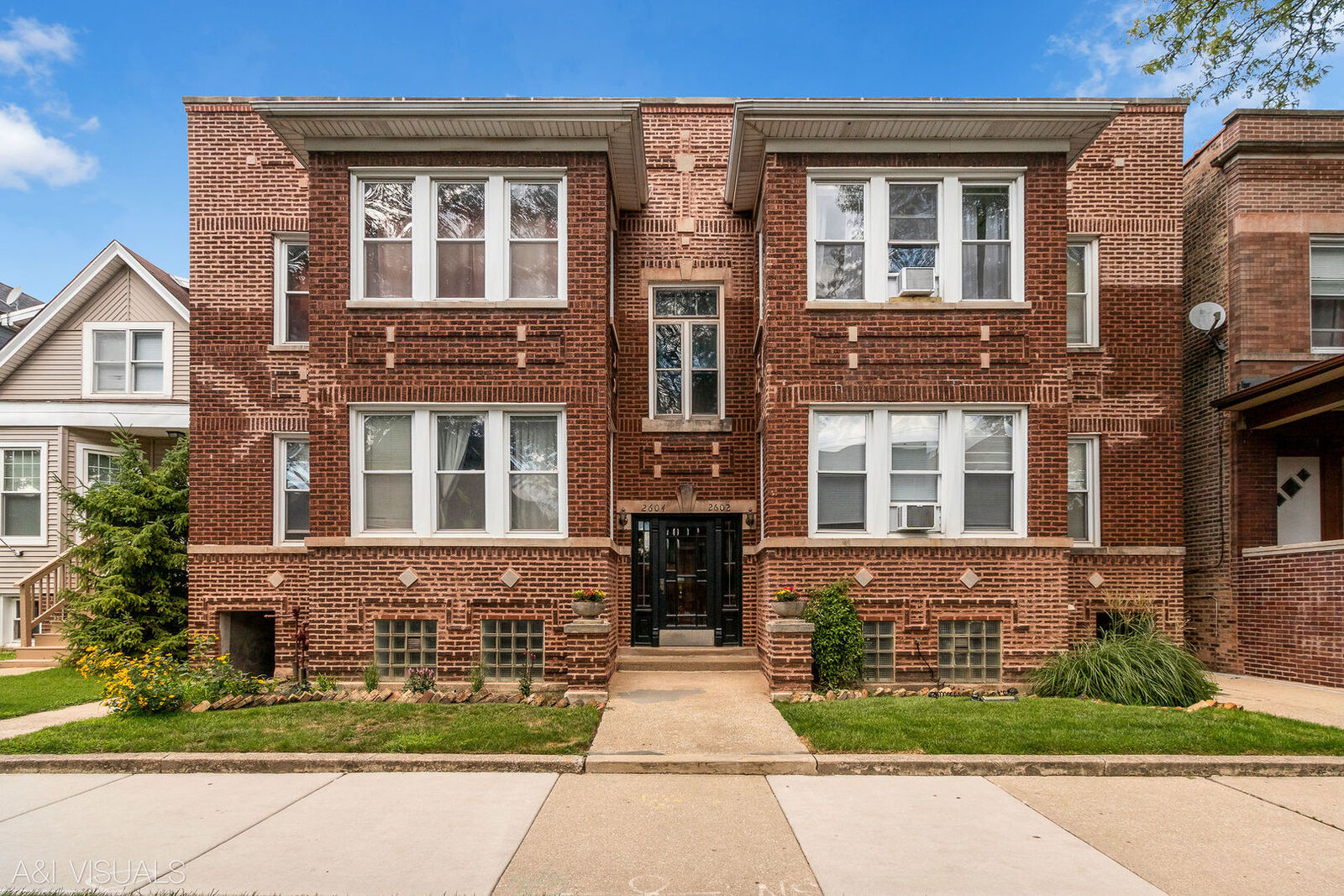Property Photo: 2602 W Winona Street IL 60625