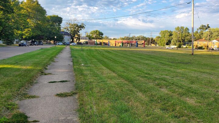Property Photo: 1213 Grand Avenue IL 60085