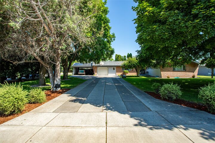 Property Photo: 1624 39th Street MT 59803