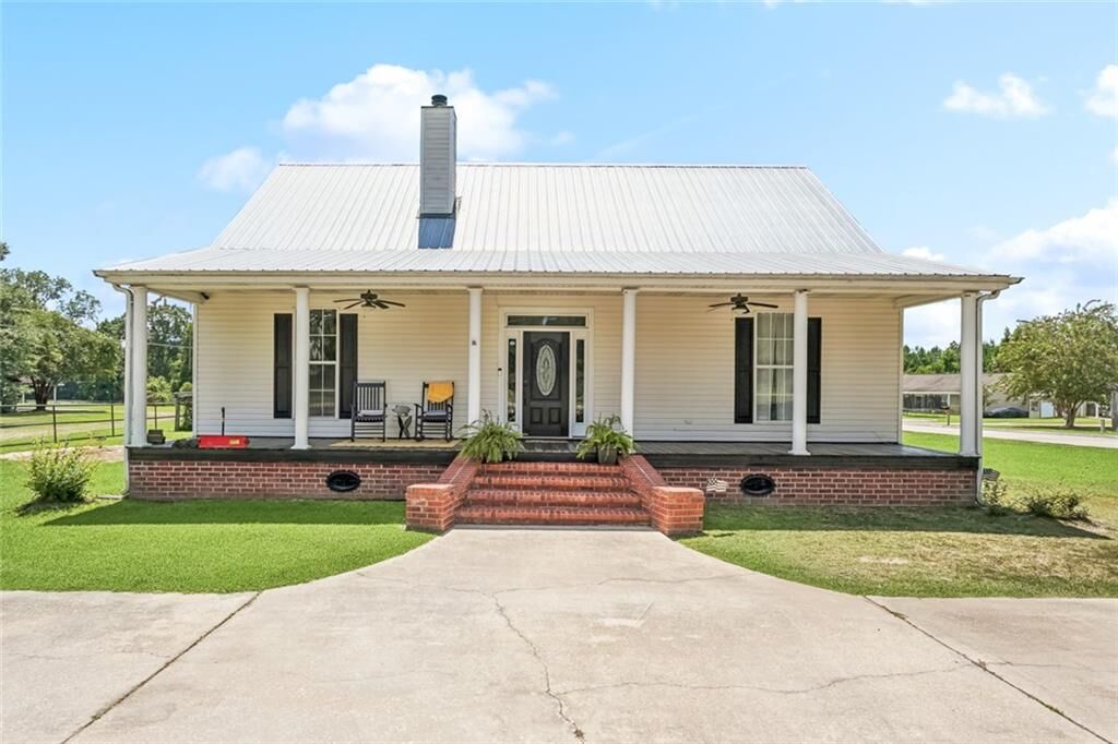 Property Photo: 1512 Sunset Drive LA 70427