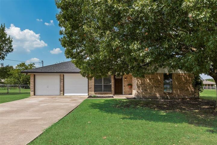 817 Eastridge Circle  Red Oak TX 75154 photo