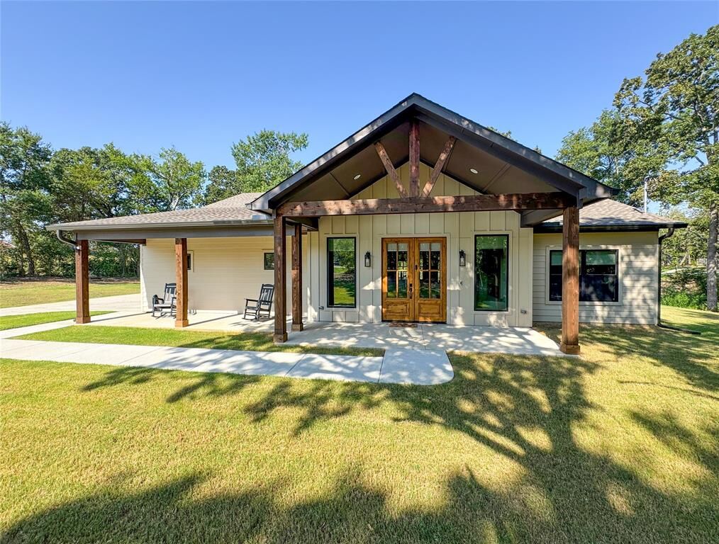 Property Photo: 1513 Desvoignes Road TX 75021