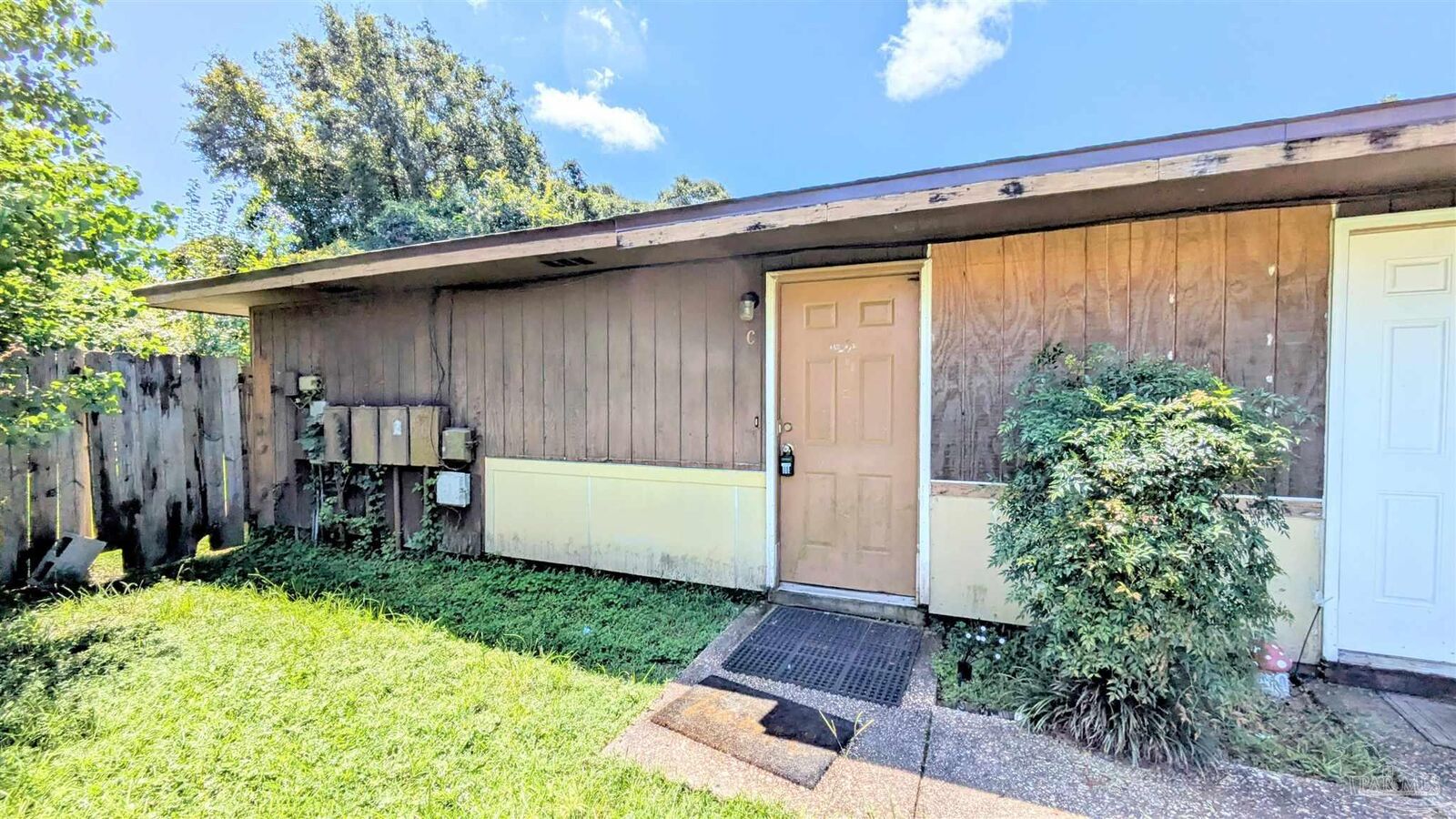 Property Photo: 8160 Stonebrook Dr C FL 32514