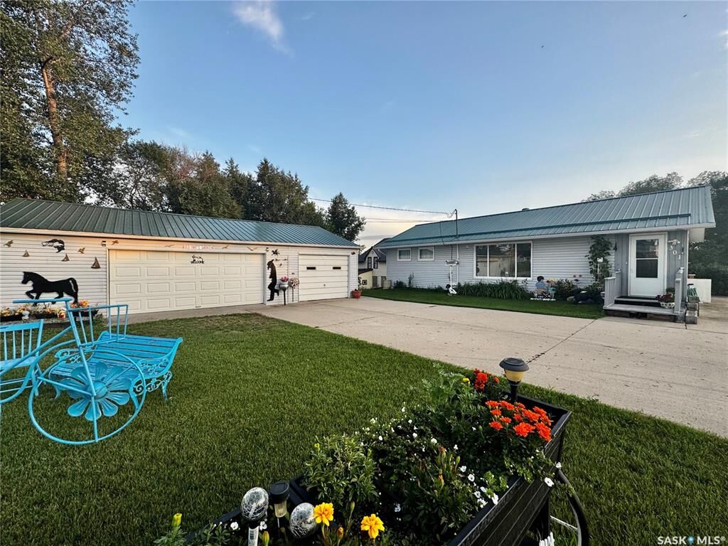 Property Photo: 301 1st Street SE SK S0A 4A0