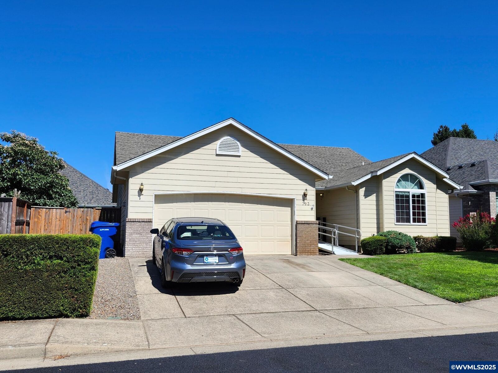 Property Photo: 793 Burgundy Av NE OR 97303