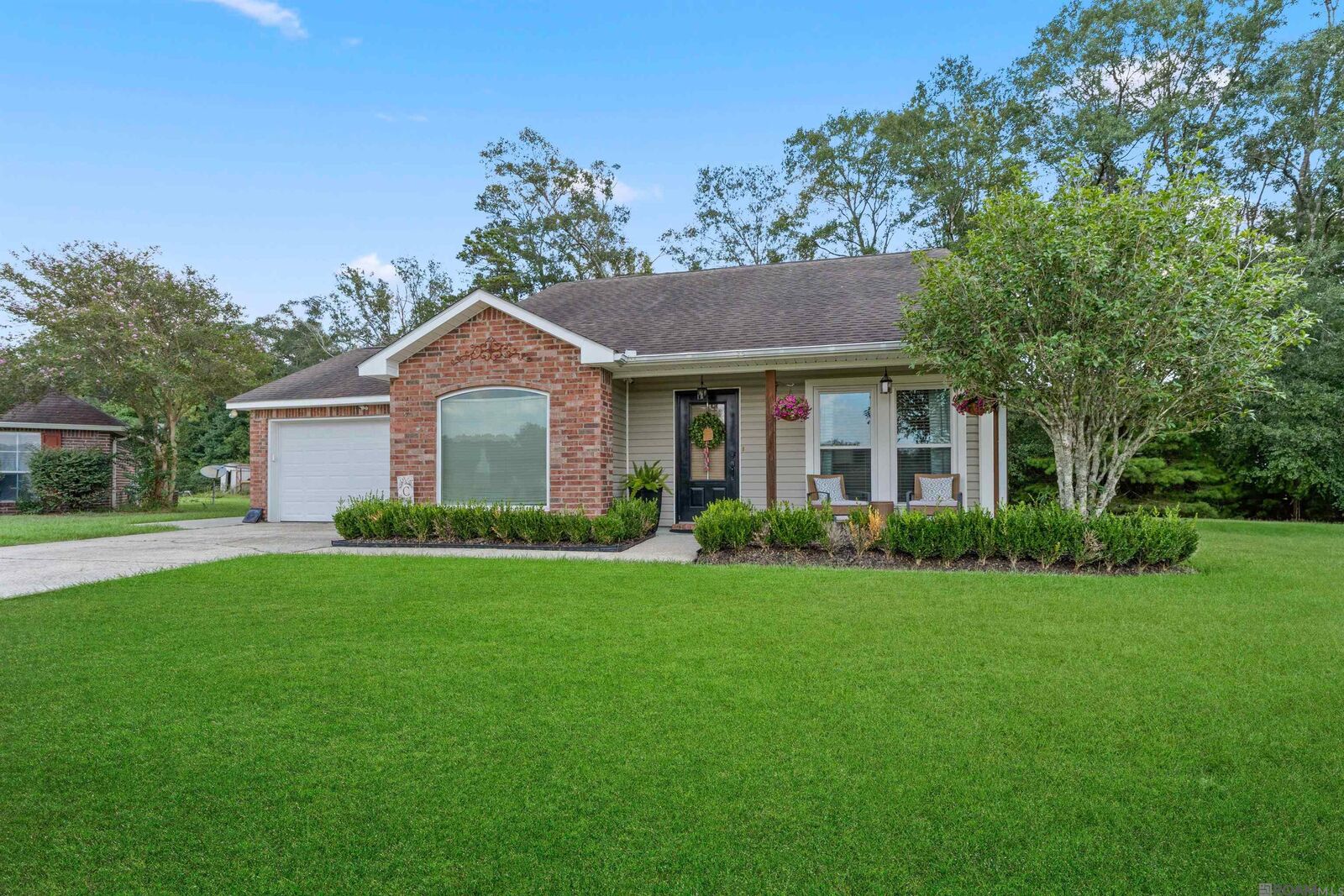 Property Photo:  10130 Nashville Ct  LA 70706 