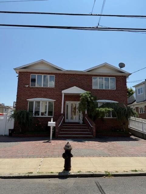 Property Photo:  124 Virginia Avenue  NY 10305 