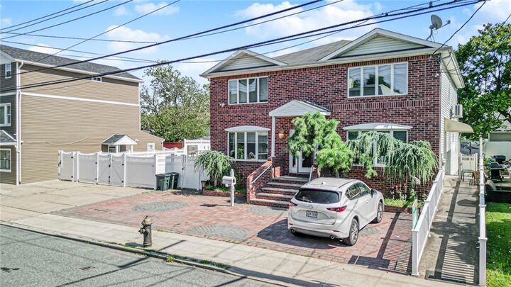 Property Photo:  124 Virginia Avenue  NY 10305 