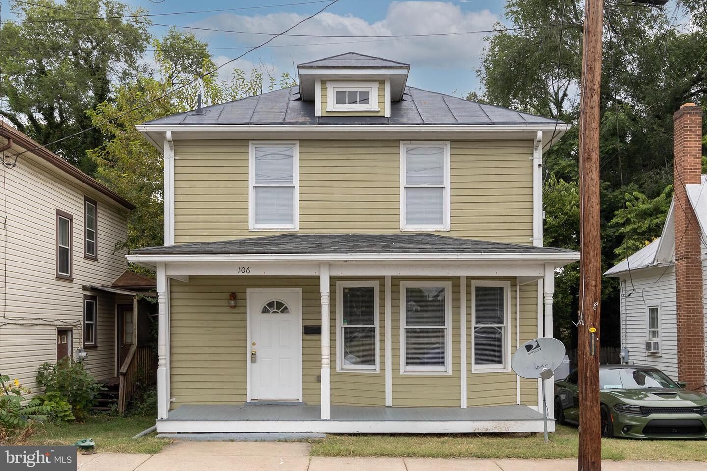 Property Photo: 106 W Southwerk Street VA 22601