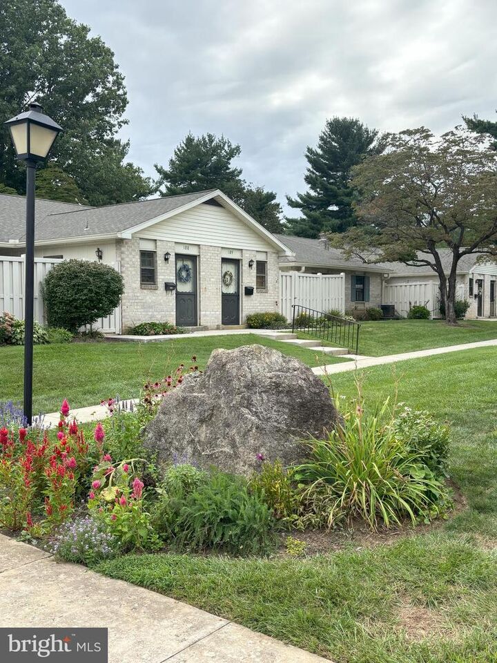 189 Valleybrook Drive  Lancaster PA 17601 photo