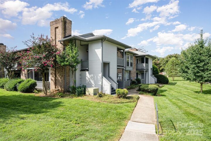 Property Photo: 5828 Harris Grove Lane NC 28212