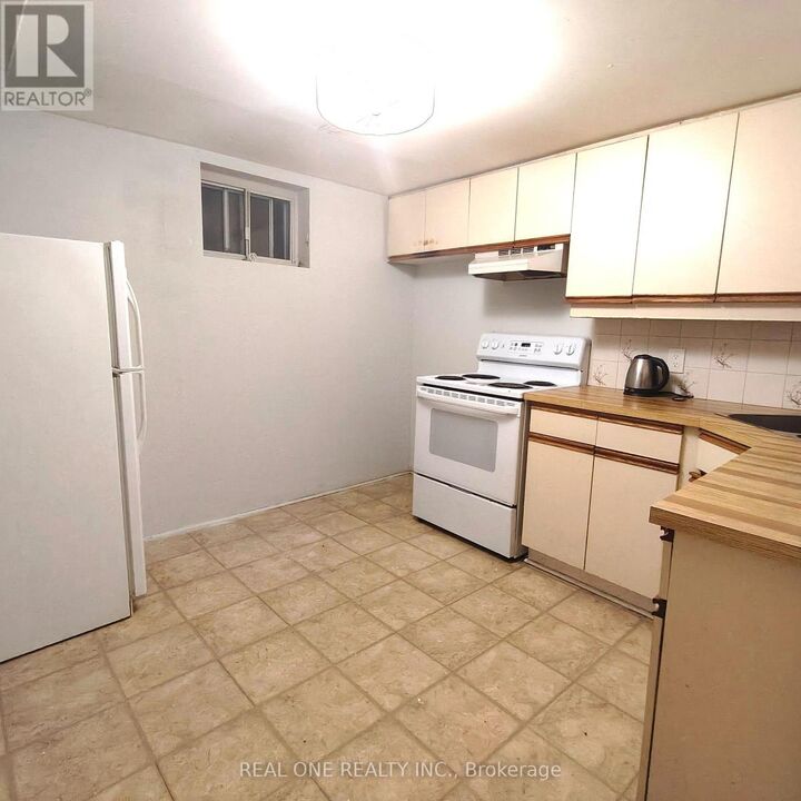 Property Photo:  18 Gardens Crescent Lower  ON M4B 1T5 