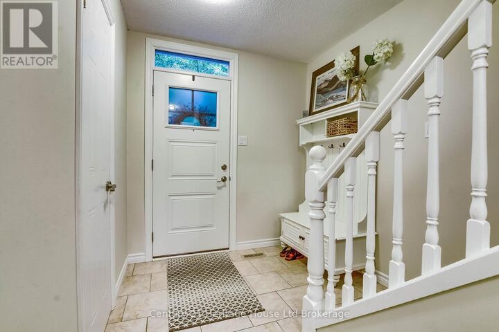 Property Photo:  395 Springbank Avenue North 6  ON N4T 1P8 