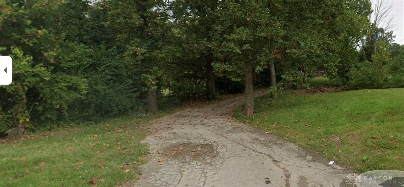 Property Photo:  262 E Social Row Road  OH 45458 