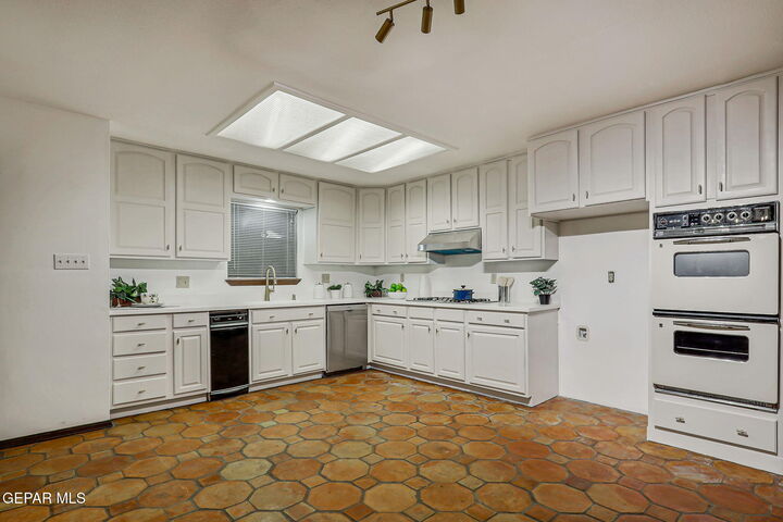 Property Photo: 11204 Bob Mitchell Drive TX 79936