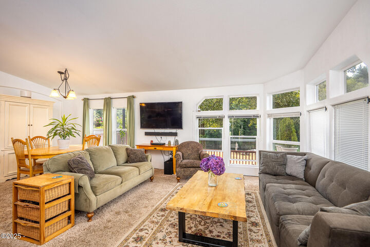 Property Photo: 640 Siletz River Drive OR 97380
