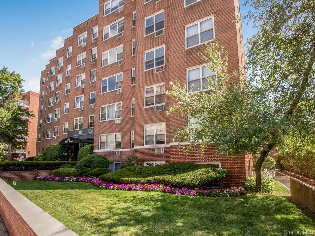 Property Photo:  10 Lake Street 2F  NY 10603 