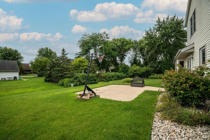 Property Photo: 7258 S Countryside Ct WI 53132
