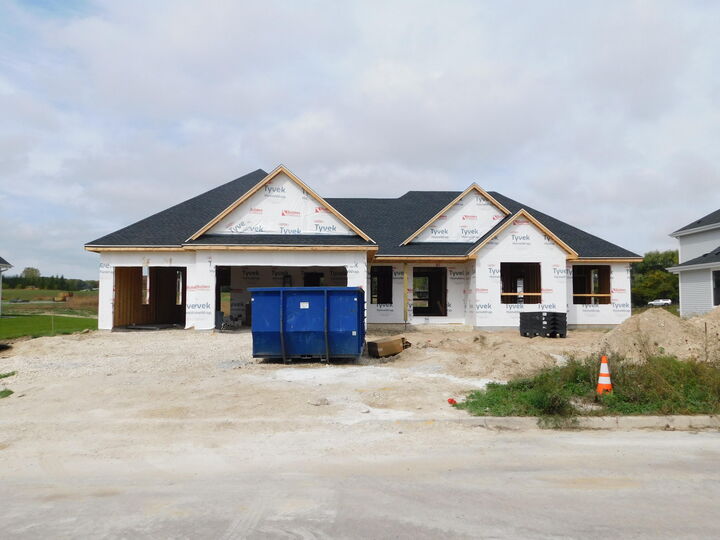 Property Photo: 1012 Candleberry Ln WI 53024