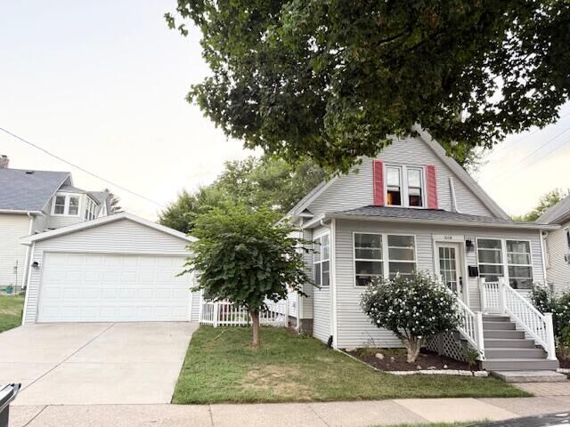 Property Photo: 1008 Wayne Street MI 49085