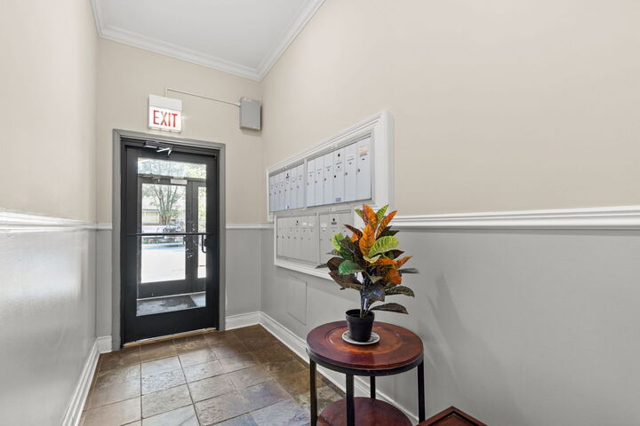 Property Photo:  5300 N Lincoln Avenue 4E  IL 60625 