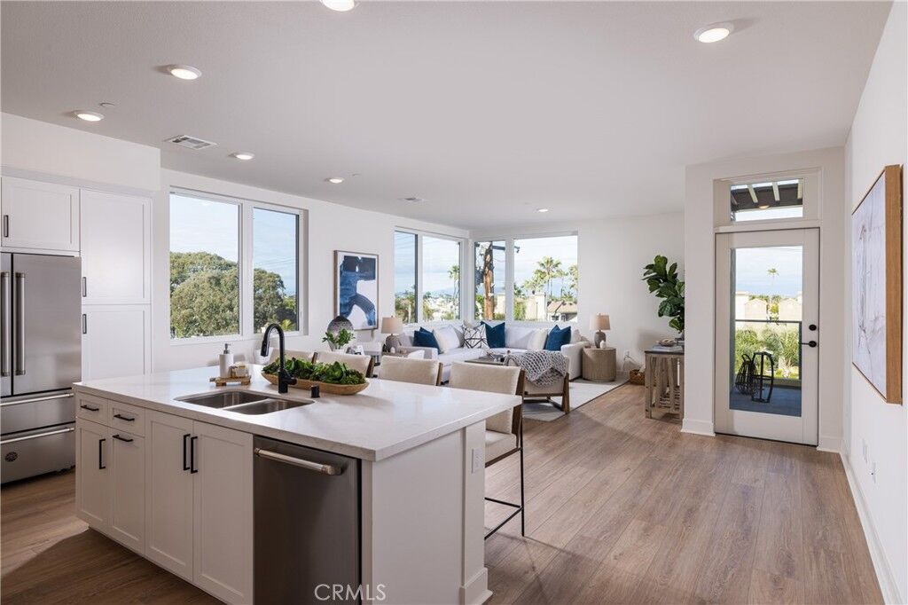 Property Photo: 414 Main Street 420 CA 92648