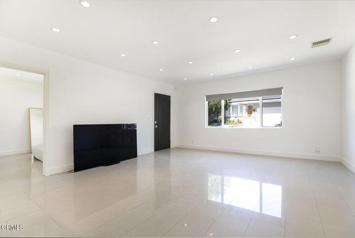 Property Photo: 10609 Fernglen Avenue CA 91042